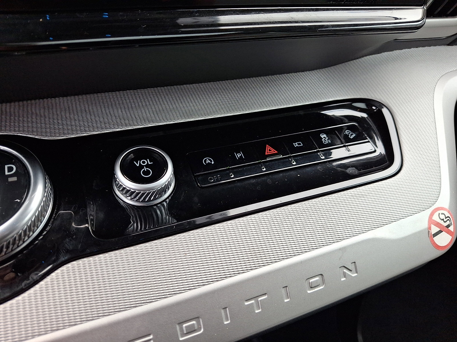 Certified 2025 Ford Expedition Active AWD/4WD image 18