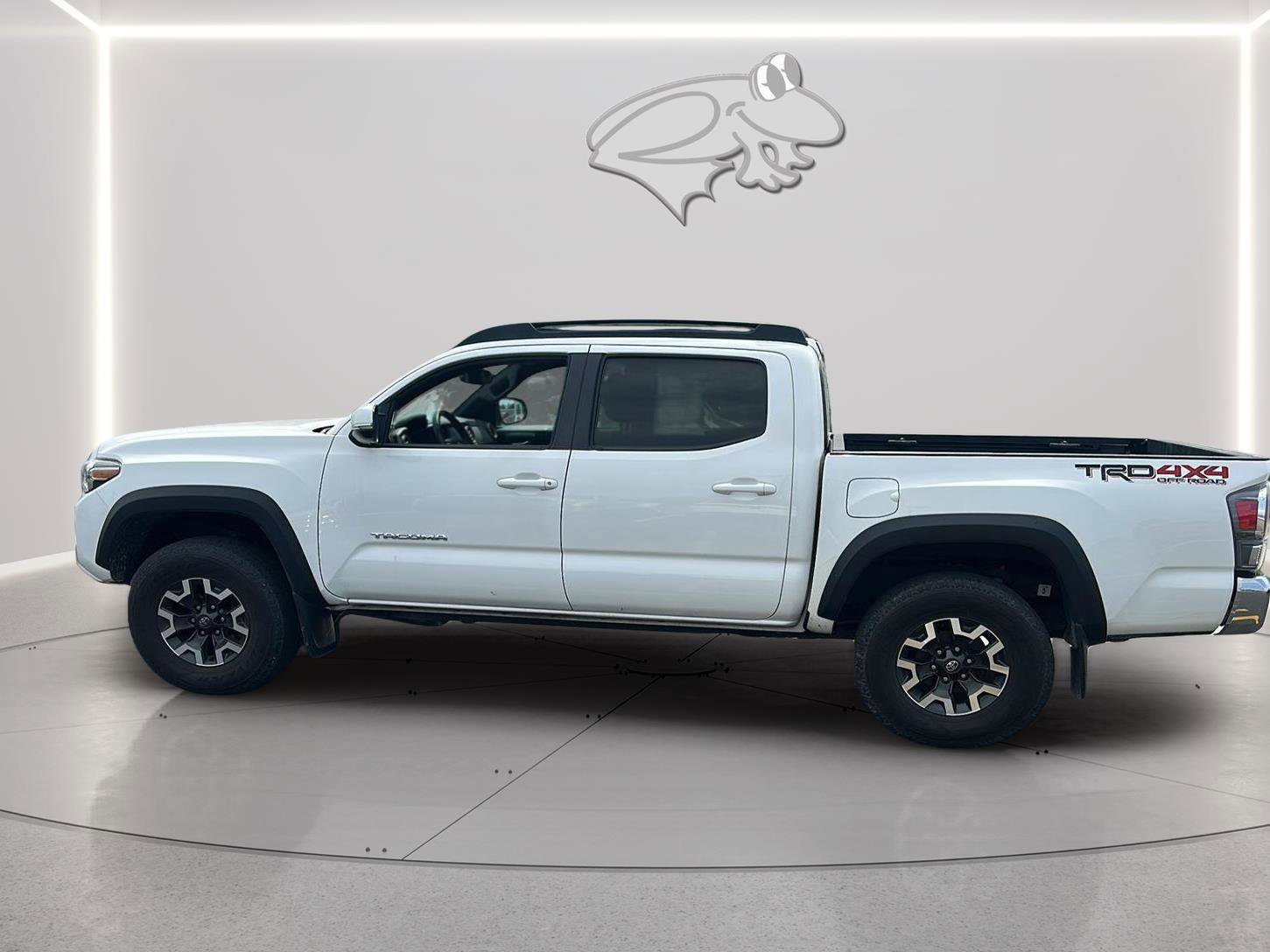 Used 2021 Toyota Tacoma TRD Off-Road AWD/4WD image 3
