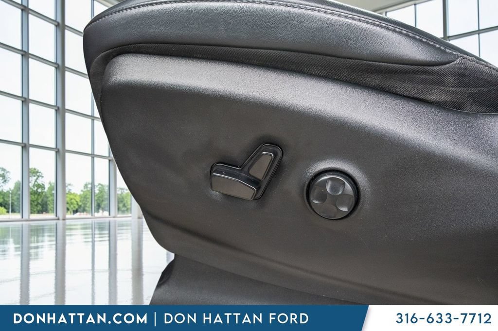 Used 2023 Chrysler Pacifica Touring-L FWD image 15