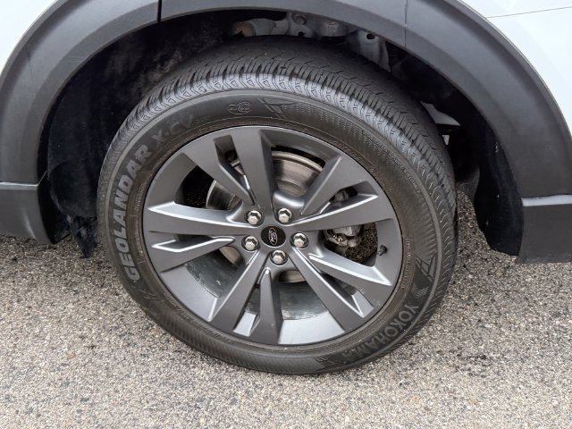 Certified 2021 Ford Explorer XLT w/ Equipment Group 202A AWD/4WD image 5