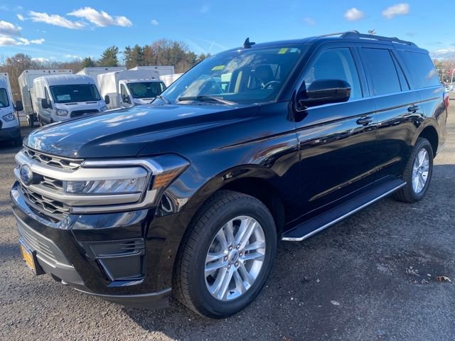 Certified 2023 Ford Expedition XLT image 3