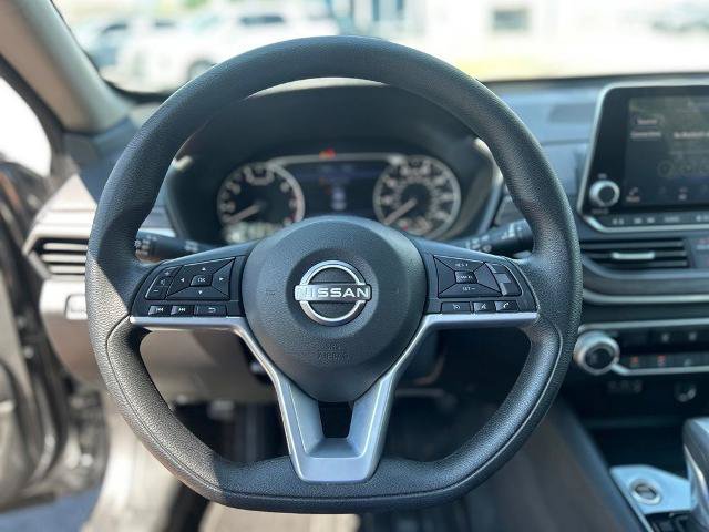 Used 2025 Nissan Altima 2.5 SV FWD image 19