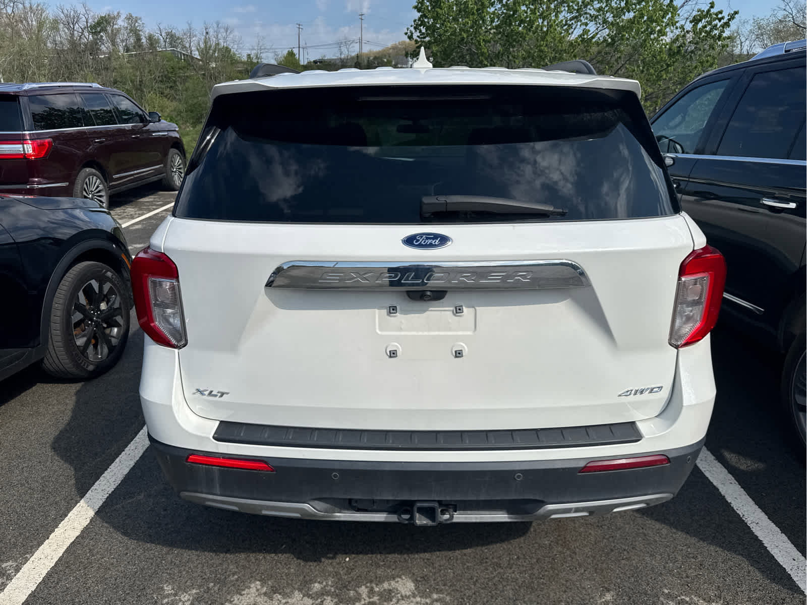 Certified 2023 Ford Explorer XLT w/ Equipment Group 202A AWD/4WD image 4
