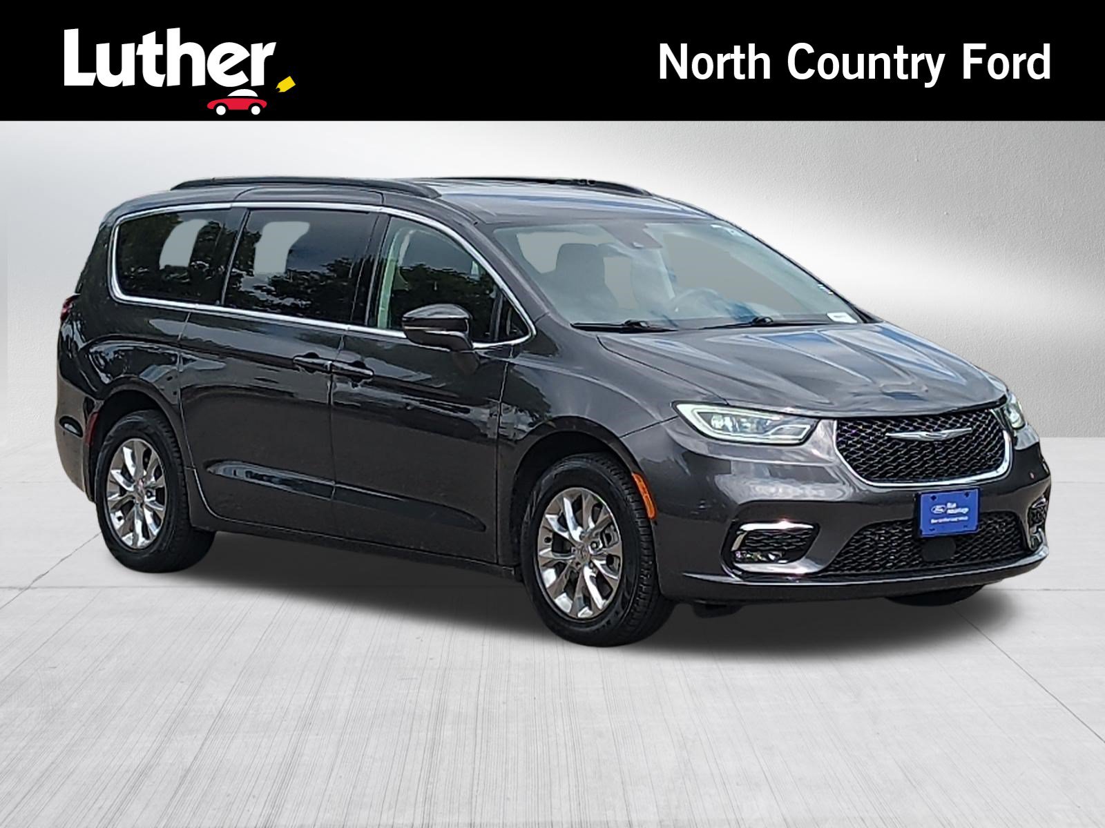 Used 2022 Chrysler Pacifica Touring-L w/ Uconnect Theater Family Group