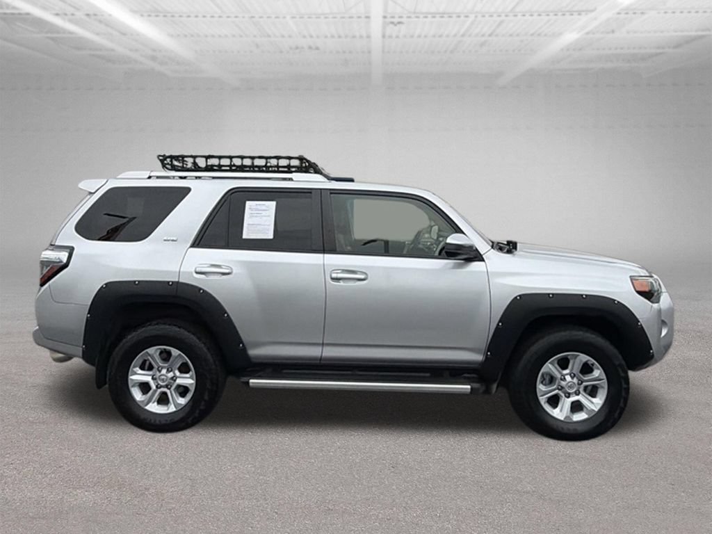 Used 2018 Toyota 4Runner SR5 AWD/4WD image 12