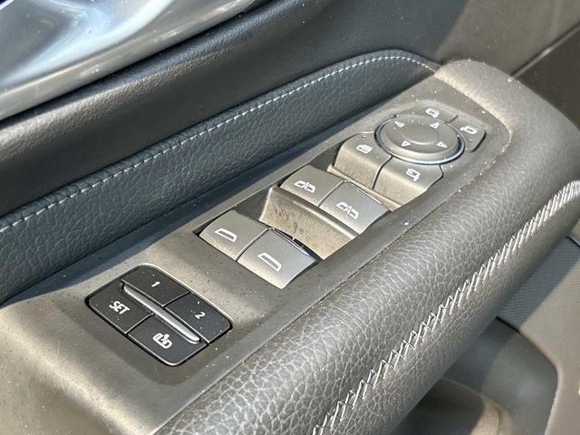 Used 2022 GMC Yukon XL Denali AWD/4WD image 36