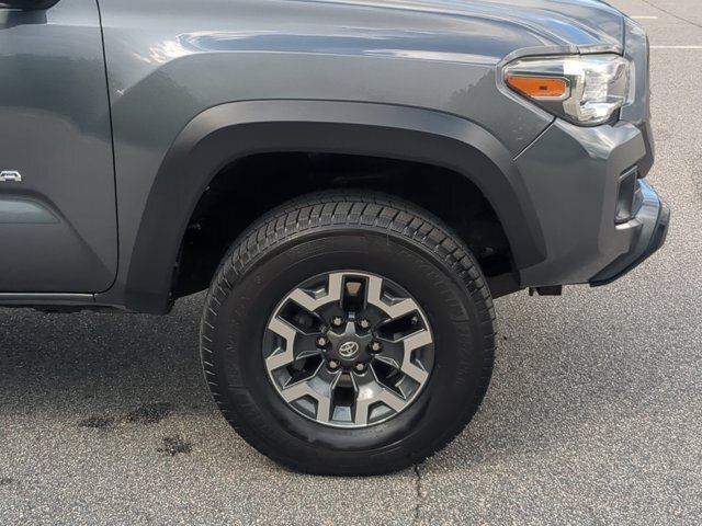 Used 2019 Toyota Tacoma TRD Off-Road w/ Technology Package AWD/4WD image 11