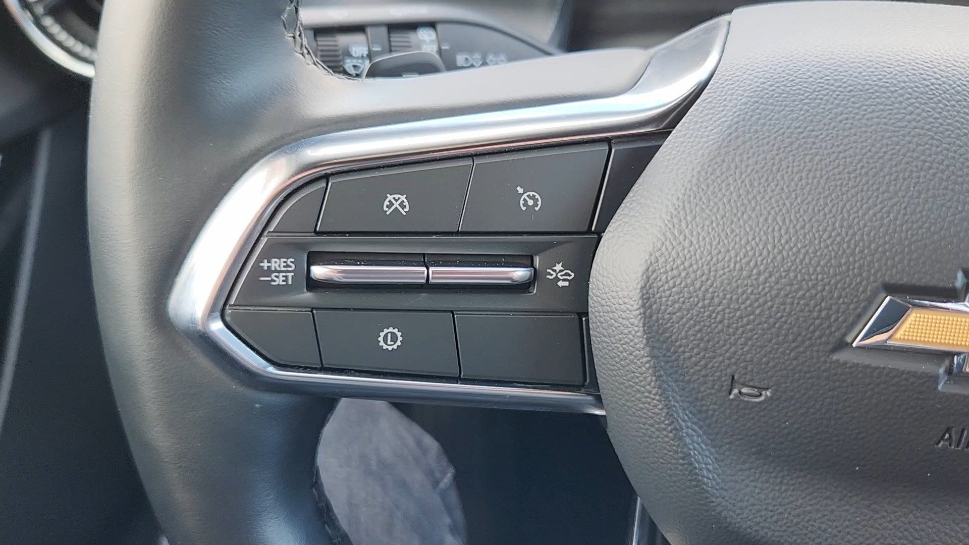 Used 2026 Chevrolet Equinox LT AWD/4WD image 12
