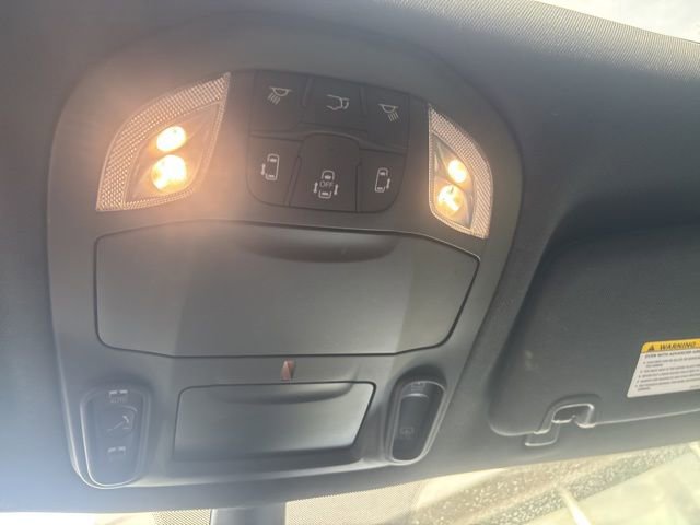 Used 2023 Chrysler Pacifica Limited w/ Uconnect Theater Family Group image 23