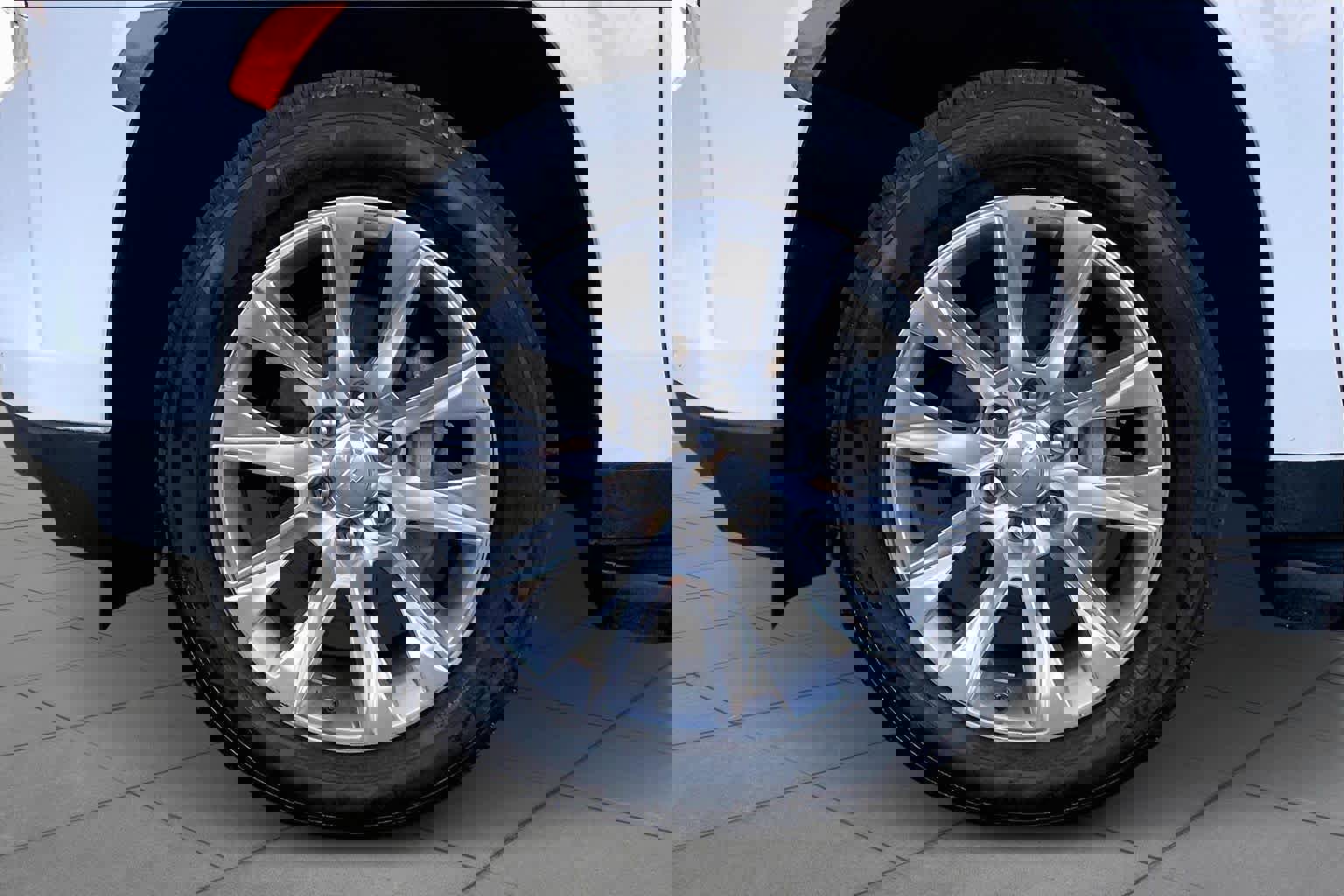 Used 2023 Chevrolet Suburban Premier image 13