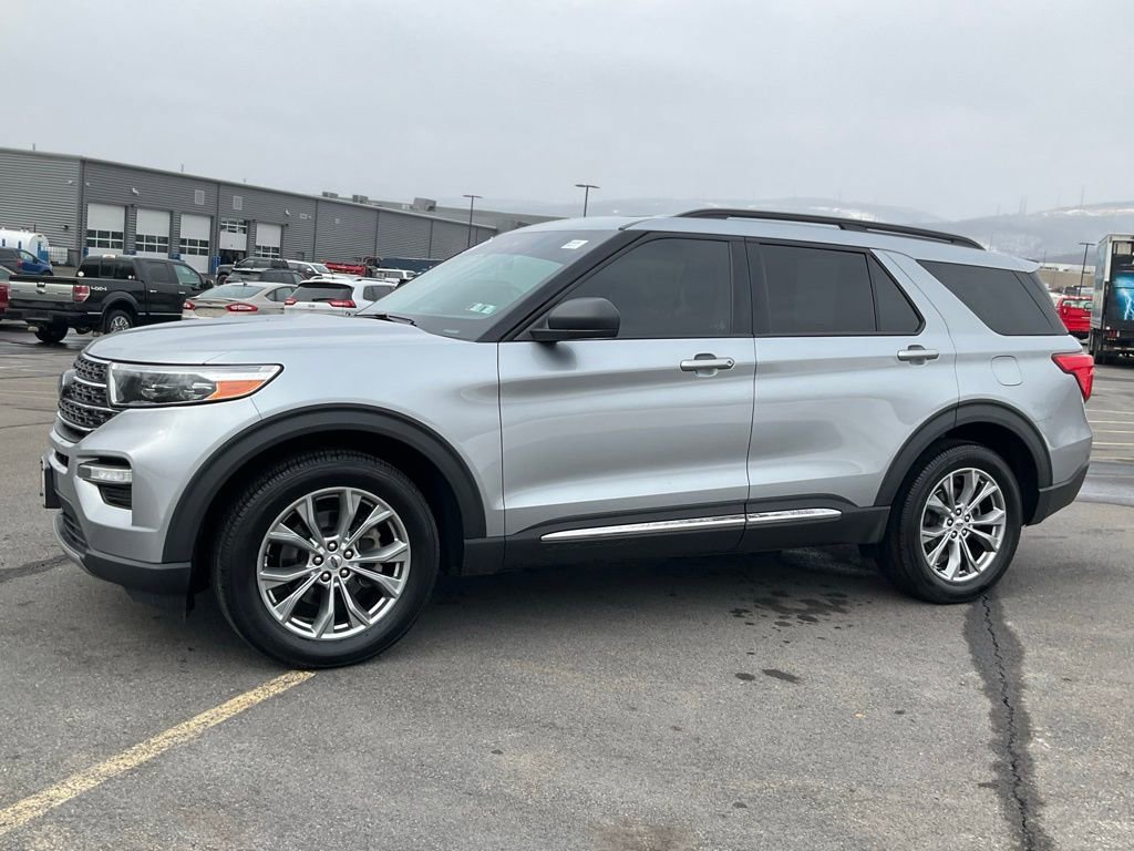 Certified 2022 Ford Explorer XLT w/ Equipment Group 202A image 30
