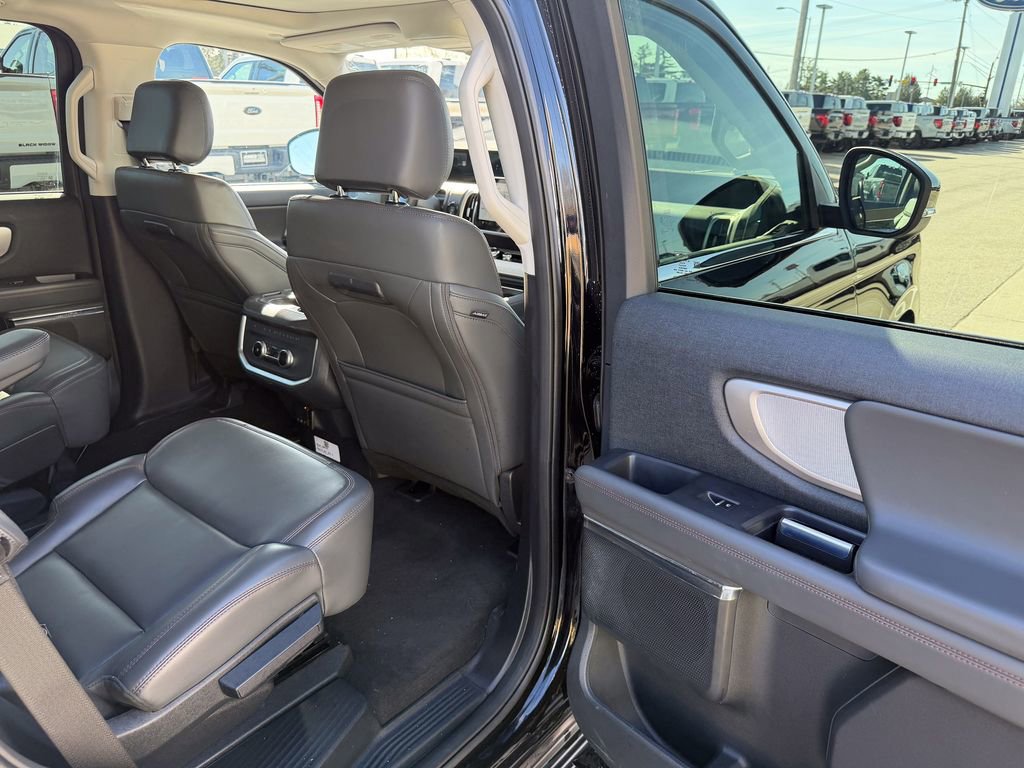 Certified 2025 Ford Expedition Active image 17