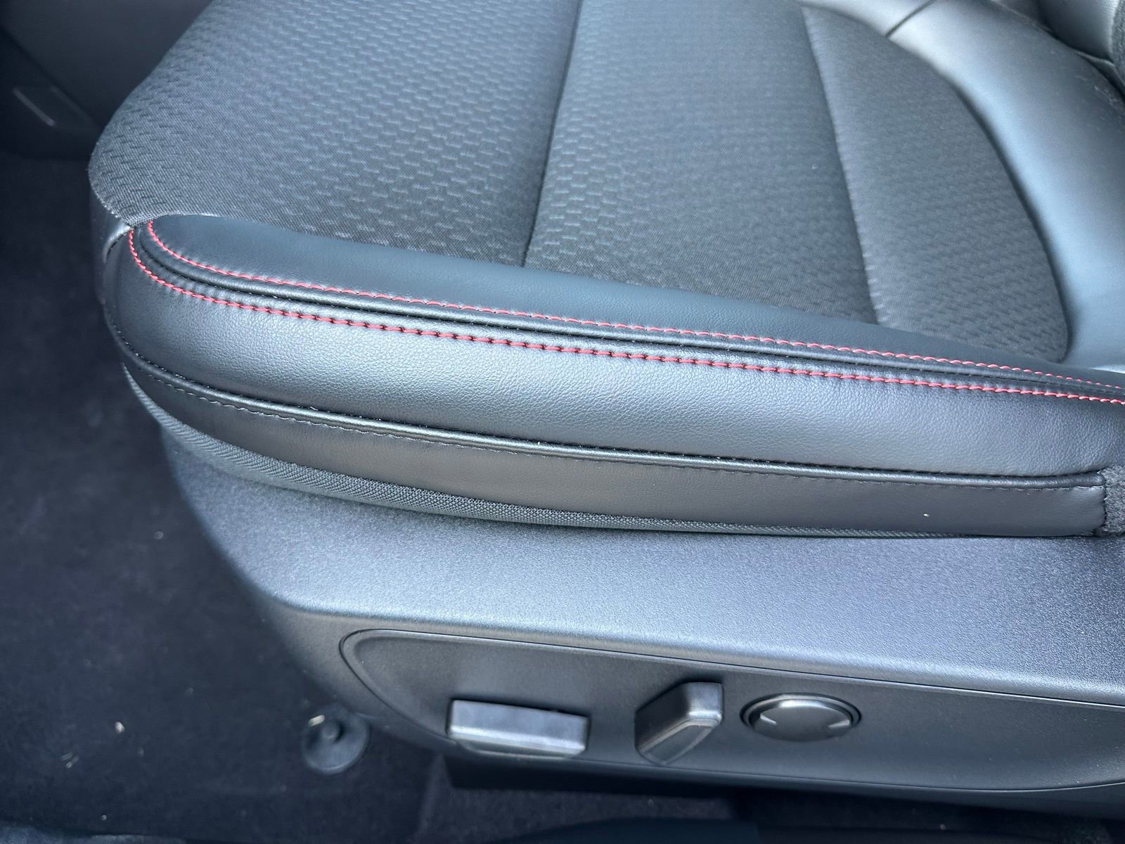 Certified 2025 Ford Escape ST-Line w/ Tech Pack #1 image 8