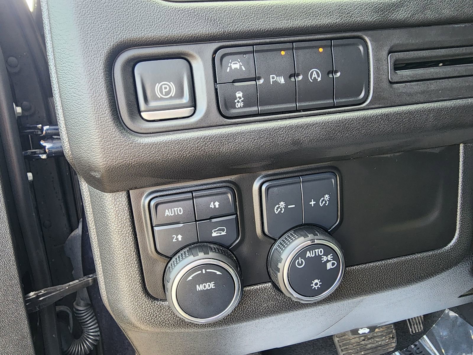Used 2024 Chevrolet Suburban LT AWD/4WD image 20