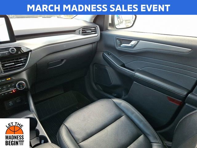 Certified 2022 Ford Escape Titanium w/ Class II Trailer Tow Package image 16