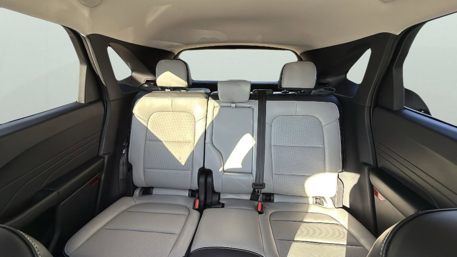 Certified 2025 Ford Escape Platinum w/ Class II Trailer Tow Package image 26