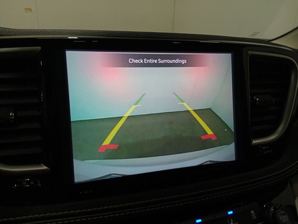 Used 2023 Chrysler Pacifica Limited image 25