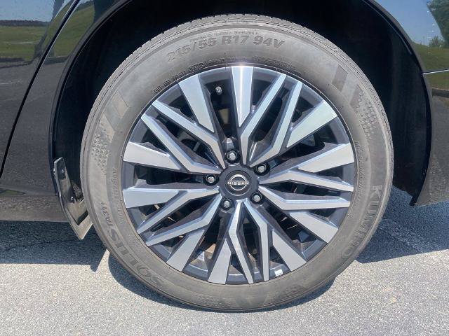 Used 2025 Nissan Altima 2.5 SV FWD image 31