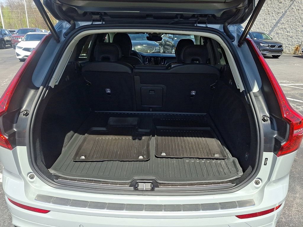 Used 2024 Volvo XC60 B5 Plus w/ Protection Package Premier AWD/4WD image 27
