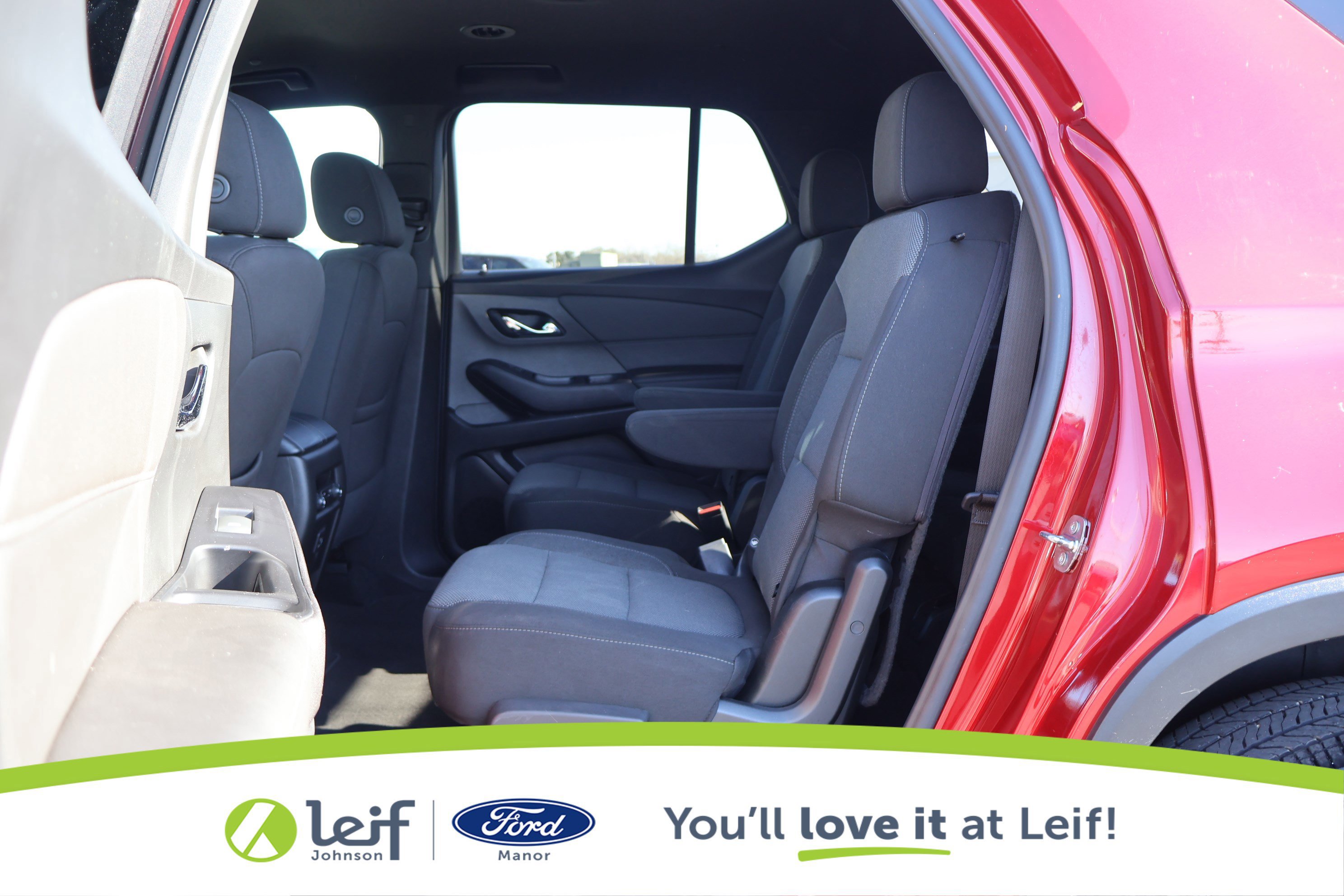 Used 2023 Chevrolet Traverse LT image 29