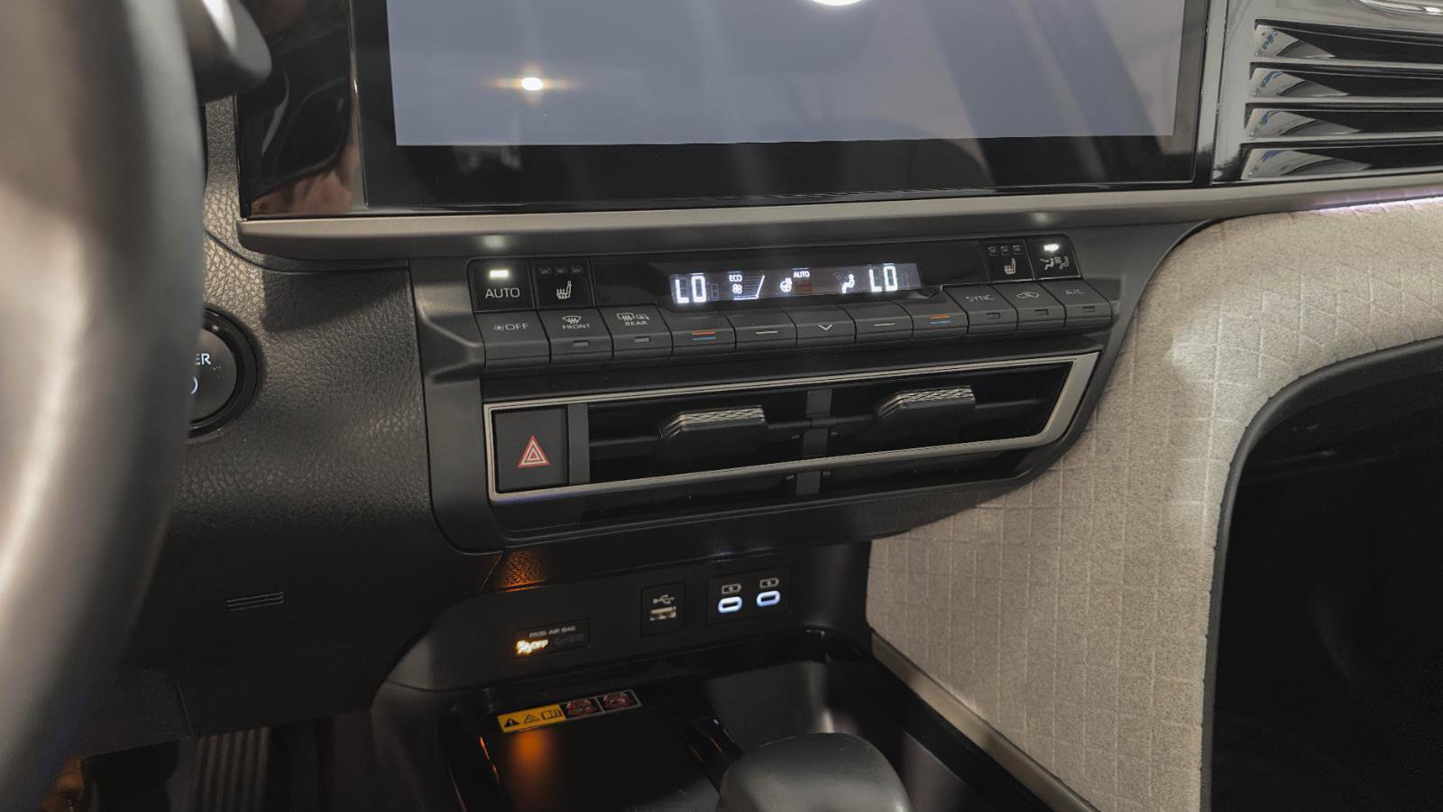 Used 2025 Toyota Camry XLE image 17