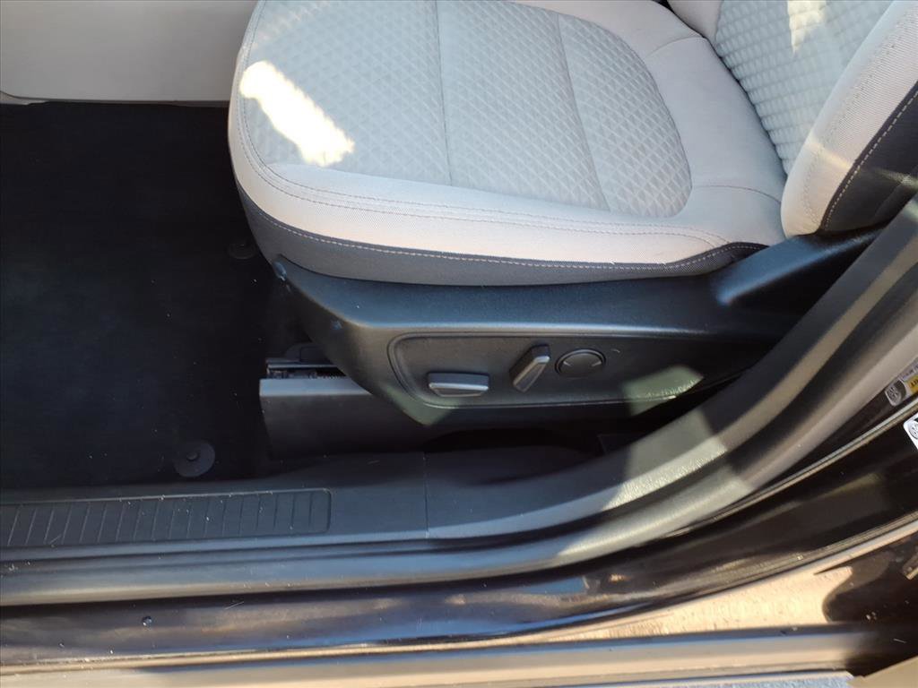 Certified 2020 Ford Escape SE image 12