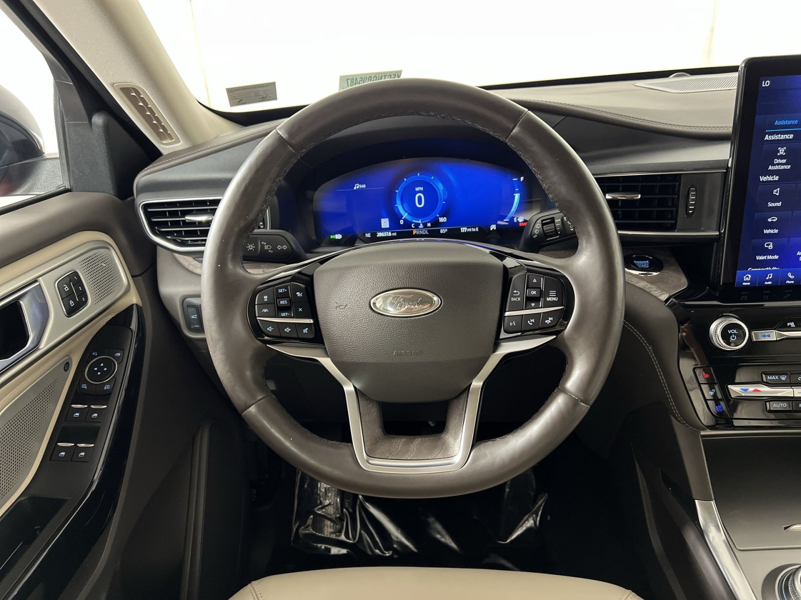 Certified 2022 Ford Explorer Platinum w/ Equipment Group 601A AWD/4WD image 16