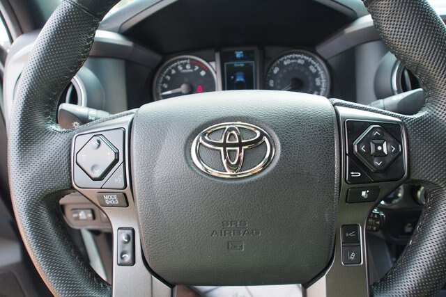 Used 2022 Toyota Tacoma TRD Off-Road w/ Technology Package AWD/4WD image 21