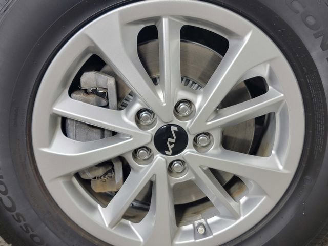 Used 2023 Kia Carnival LX FWD image 10