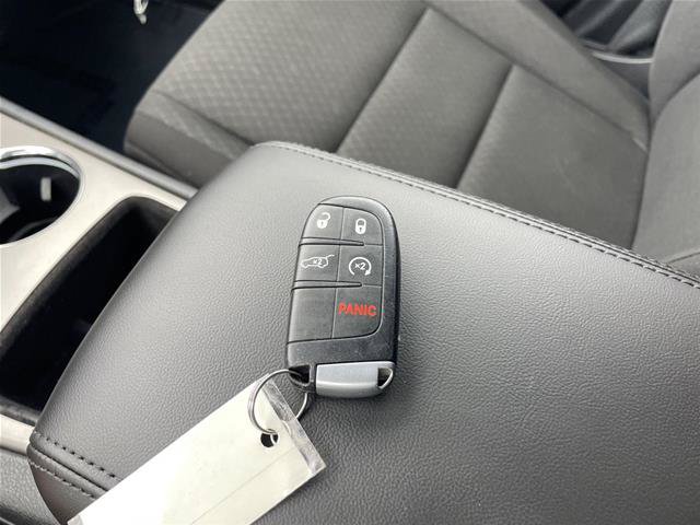 Used 2021 Jeep Grand Cherokee Laredo AWD/4WD image 39