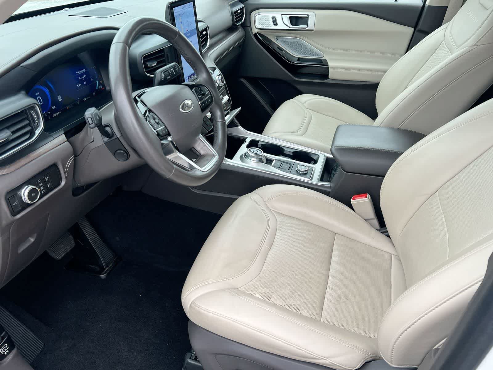 Certified 2023 Ford Explorer Platinum w/ Technology Package AWD/4WD image 10