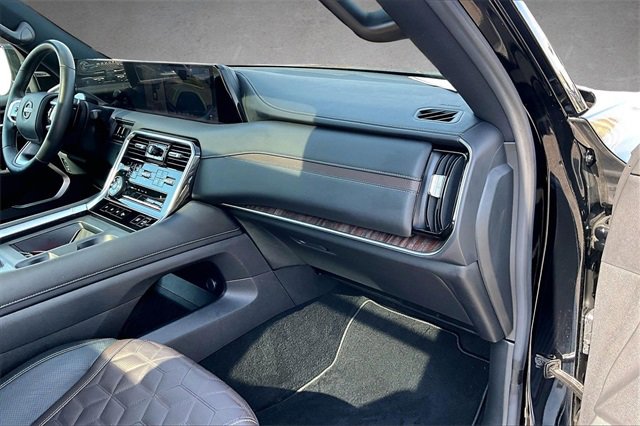Used 2025 Nissan Armada Platinum Reserve image 13