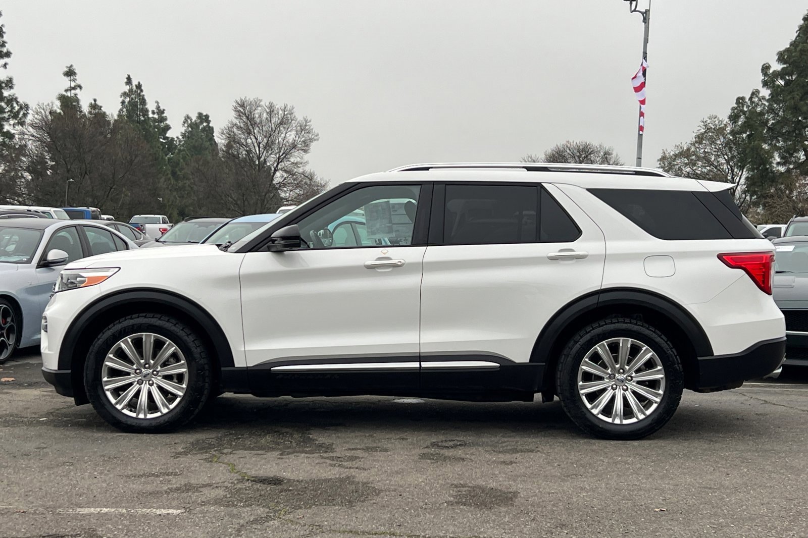 Certified 2020 Ford Explorer Limited w/ Class III Trailer Tow Package image 2