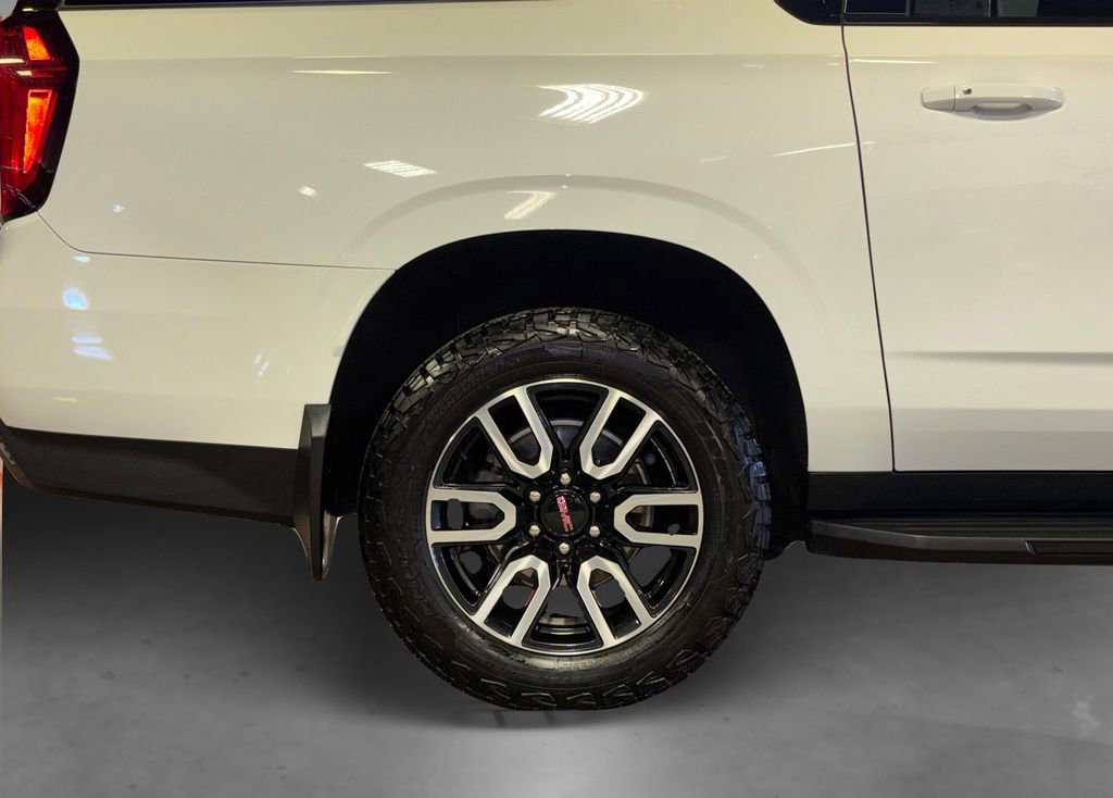 Used 2022 GMC Yukon XL AT4 image 19