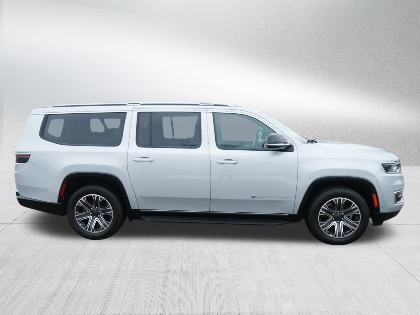 Used 2024 Jeep Wagoneer L Series II image 6