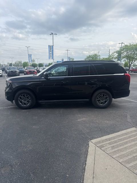 Certified 2025 Ford Expedition Active AWD/4WD image 3