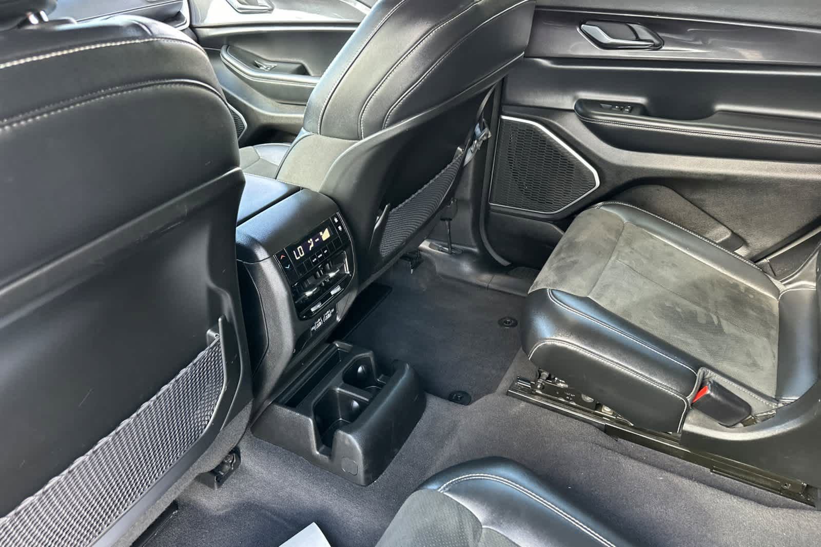 Used 2021 Jeep Grand Cherokee L Laredo RWD image 4