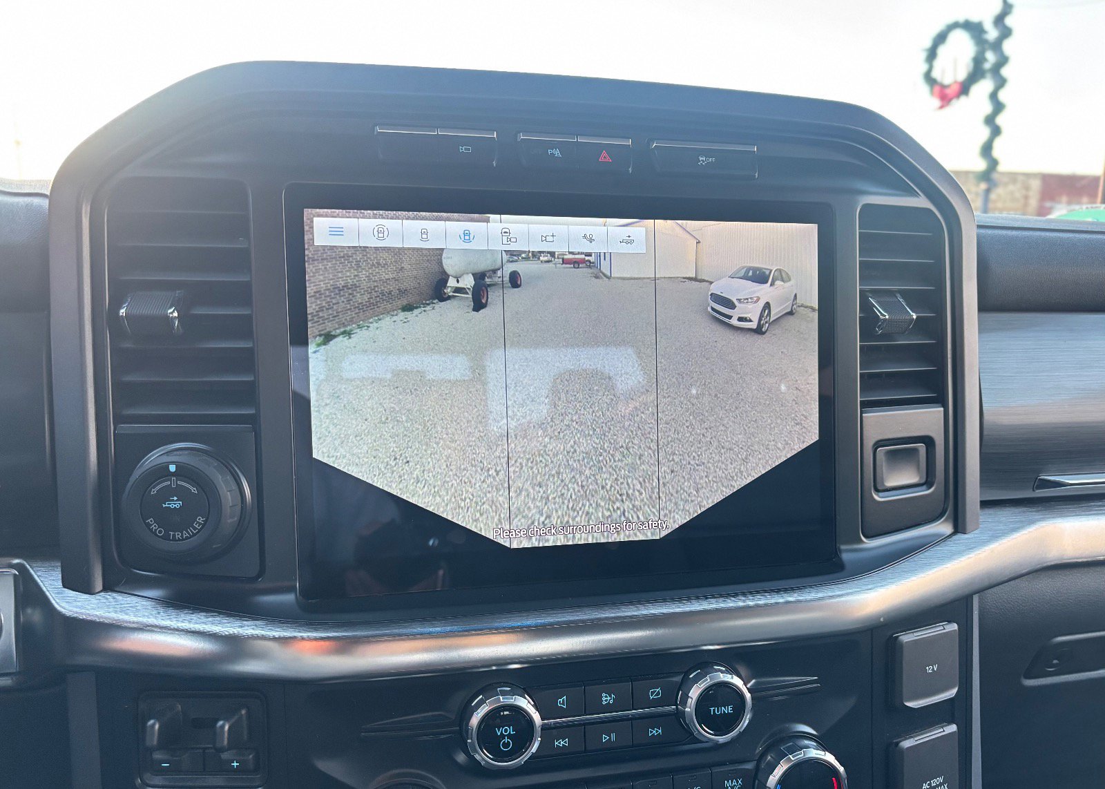 Certified 2022 Ford F150 Lariat w/ Equipment Group 502A High image 51