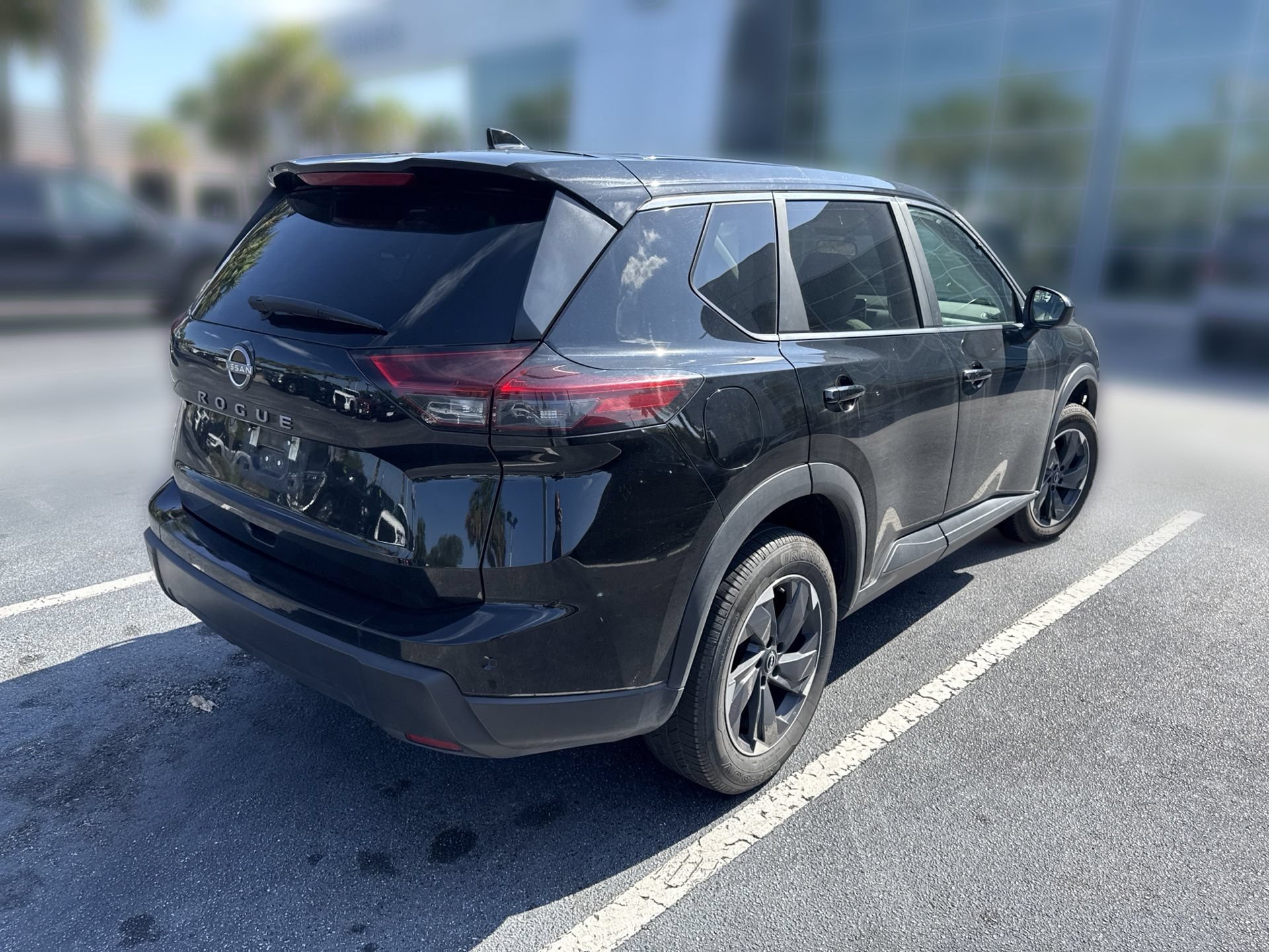 Used 2025 Nissan Rogue SV FWD image 4