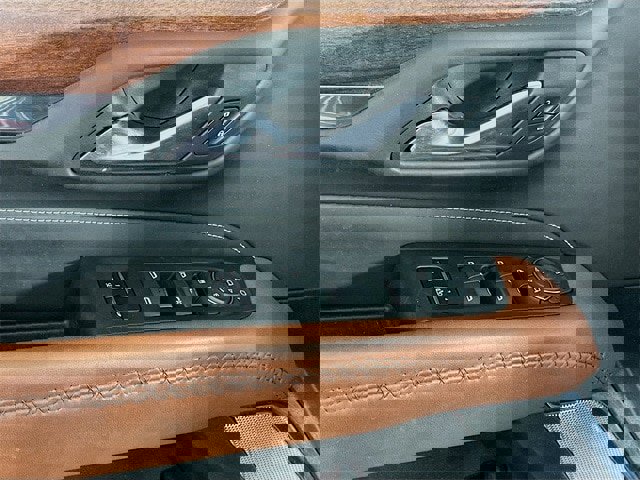 Used 2023 GMC Yukon Denali Ultimate image 10