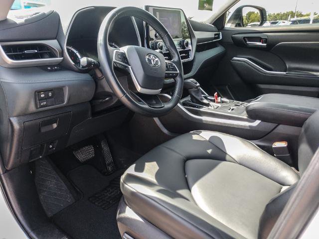 Used 2023 Toyota Highlander XLE FWD image 9