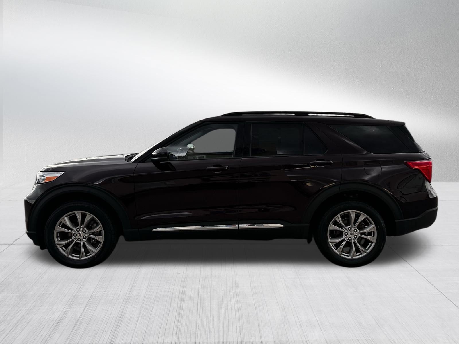 Certified 2023 Ford Explorer XLT w/ Equipment Group 202A AWD/4WD image 4