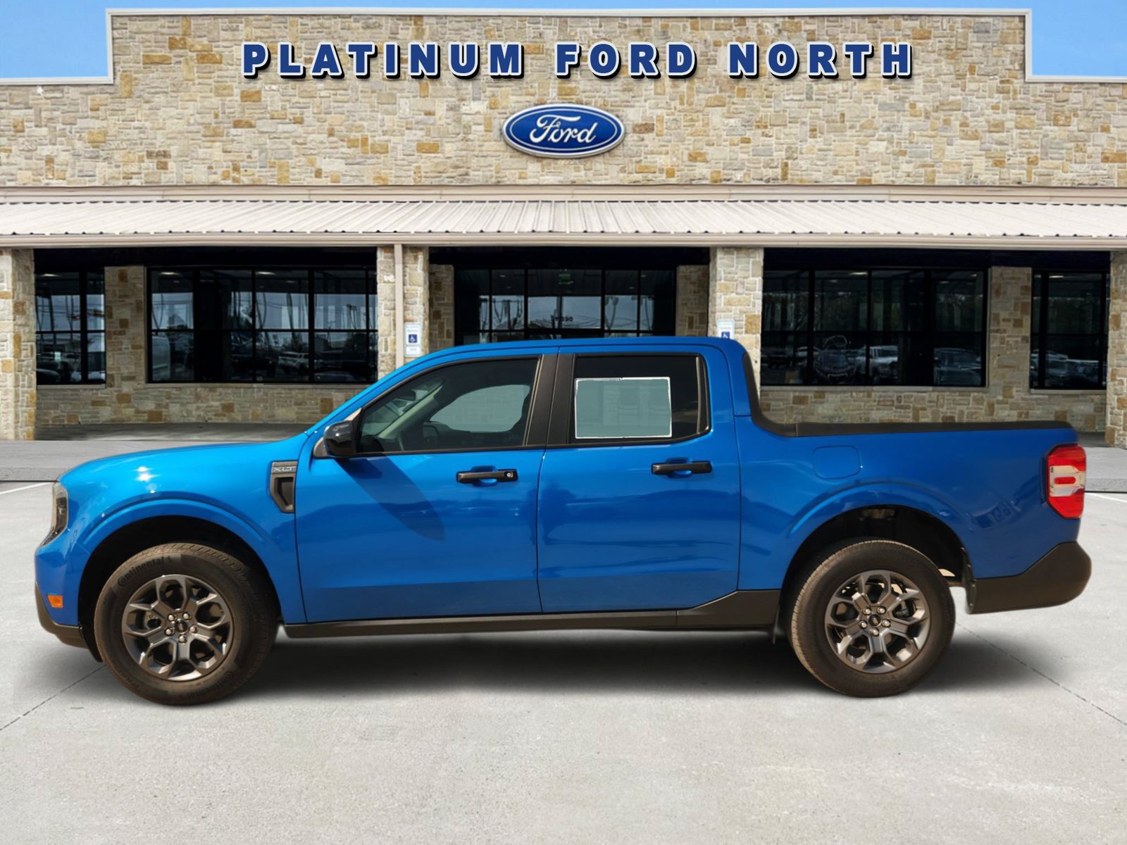 Certified 2025 Ford Maverick XLT w/ XLT Luxury Package FWD image 3