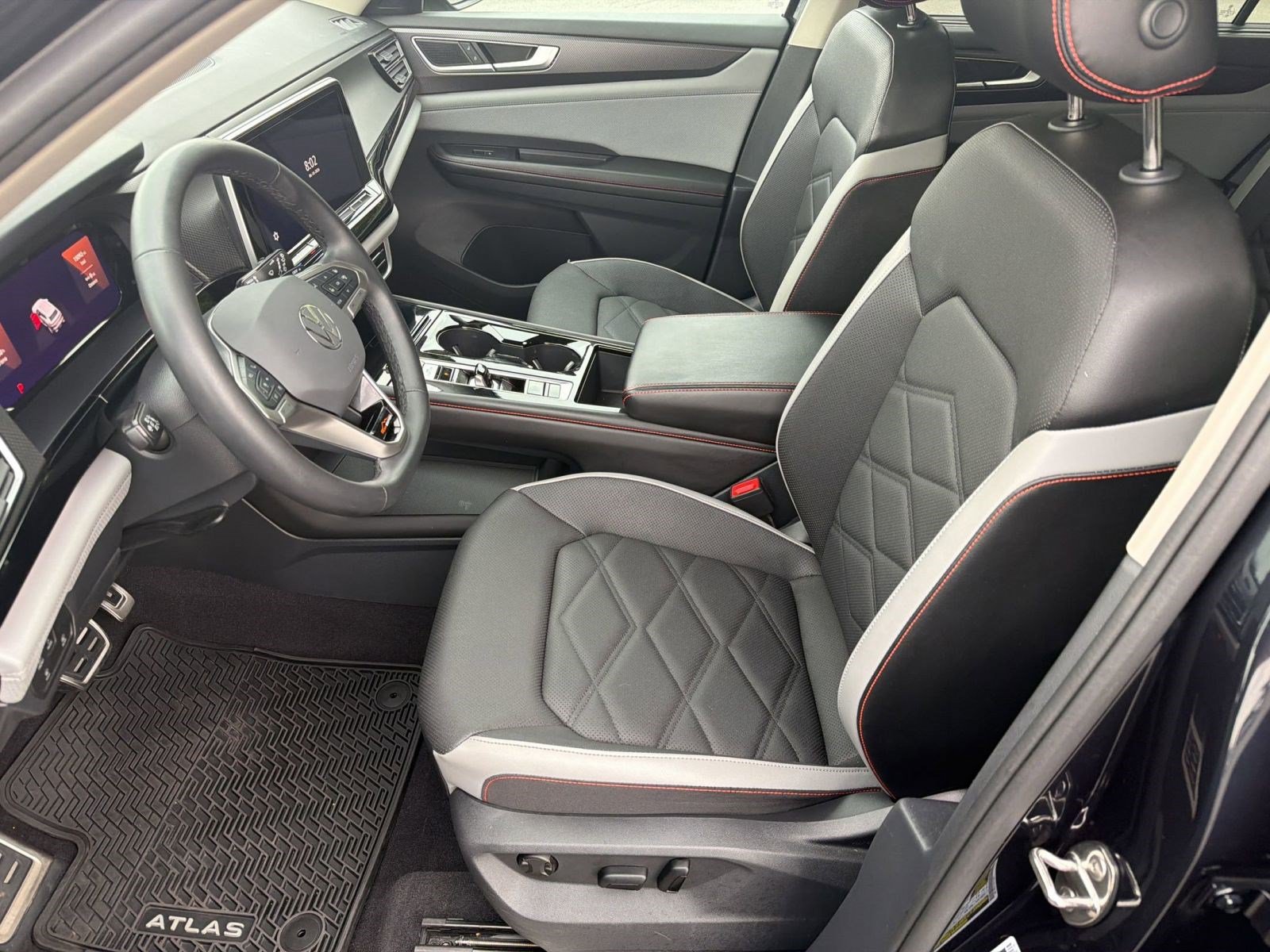 Used 2024 Volkswagen Atlas Peak Edition SE AWD/4WD image 5