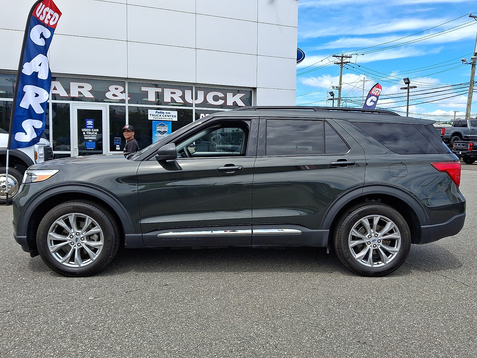 Certified 2023 Ford Explorer XLT w/ Equipment Group 202A AWD/4WD image 7