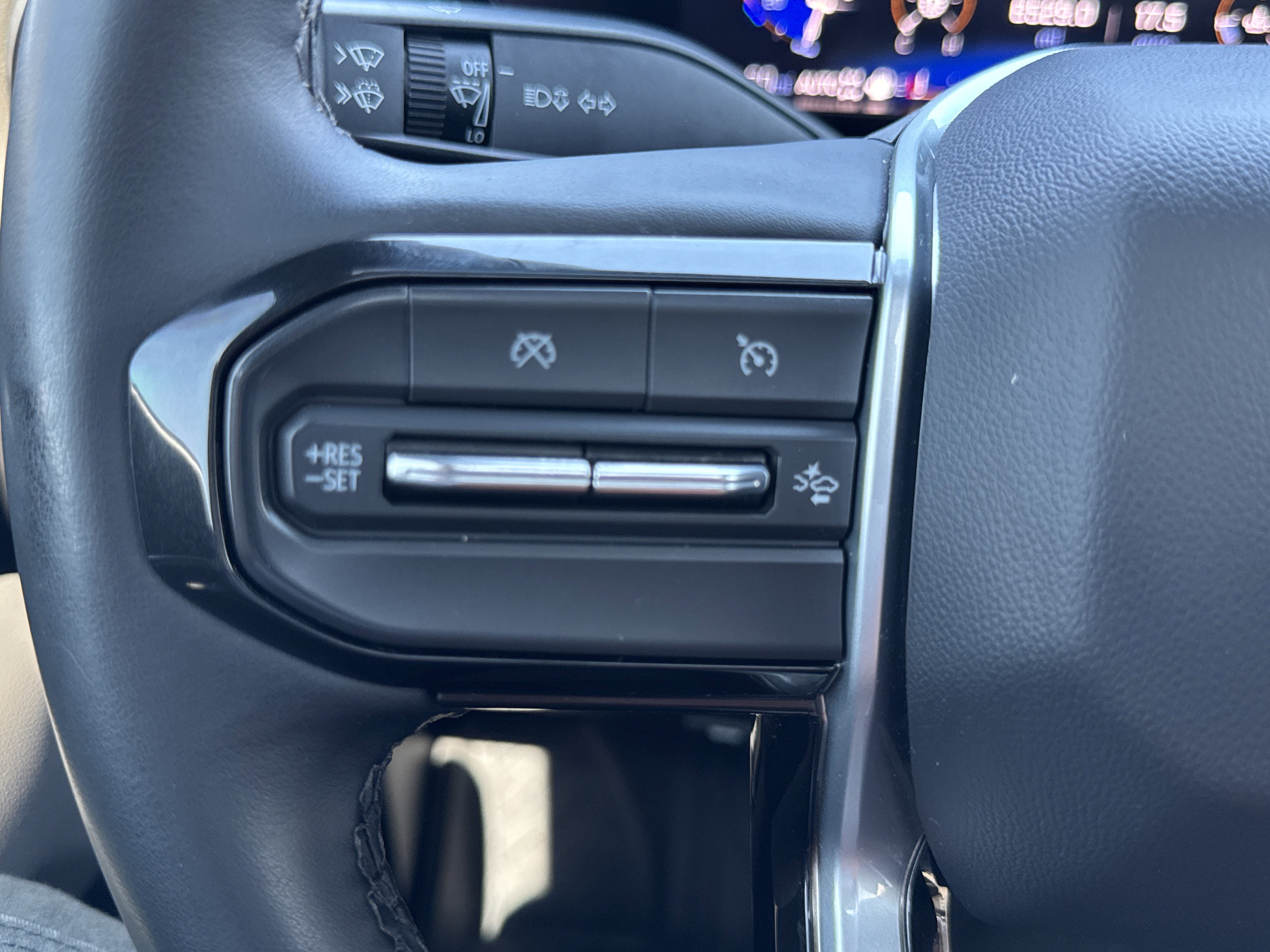 Used 2024 Chevrolet Colorado ZR2 w/ Technology Package image 31