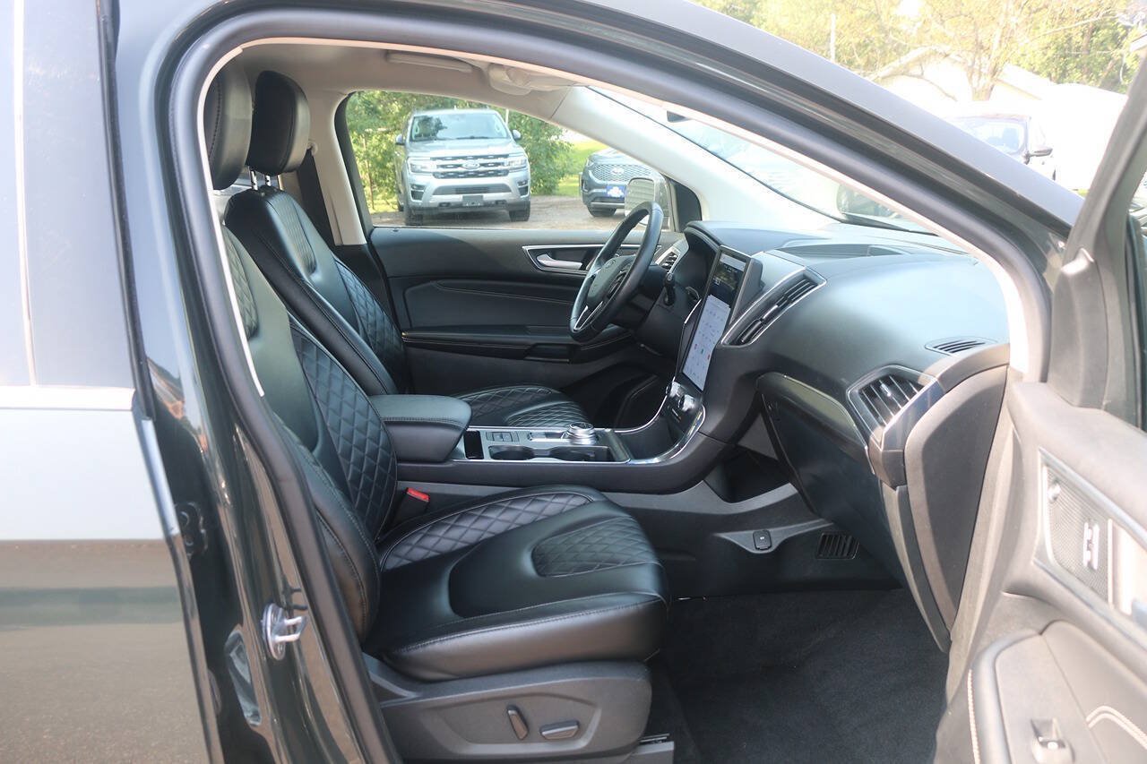 Certified 2024 Ford Edge Titanium AWD/4WD image 29