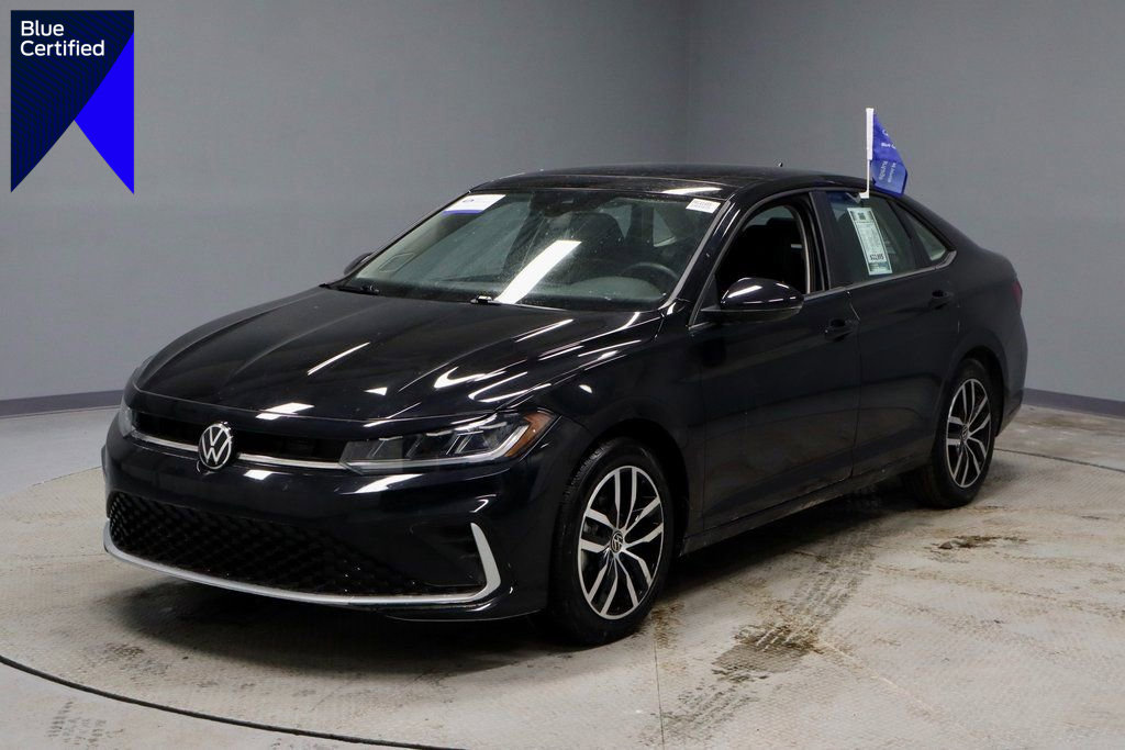 Used 2025 Volkswagen Jetta SE image 1