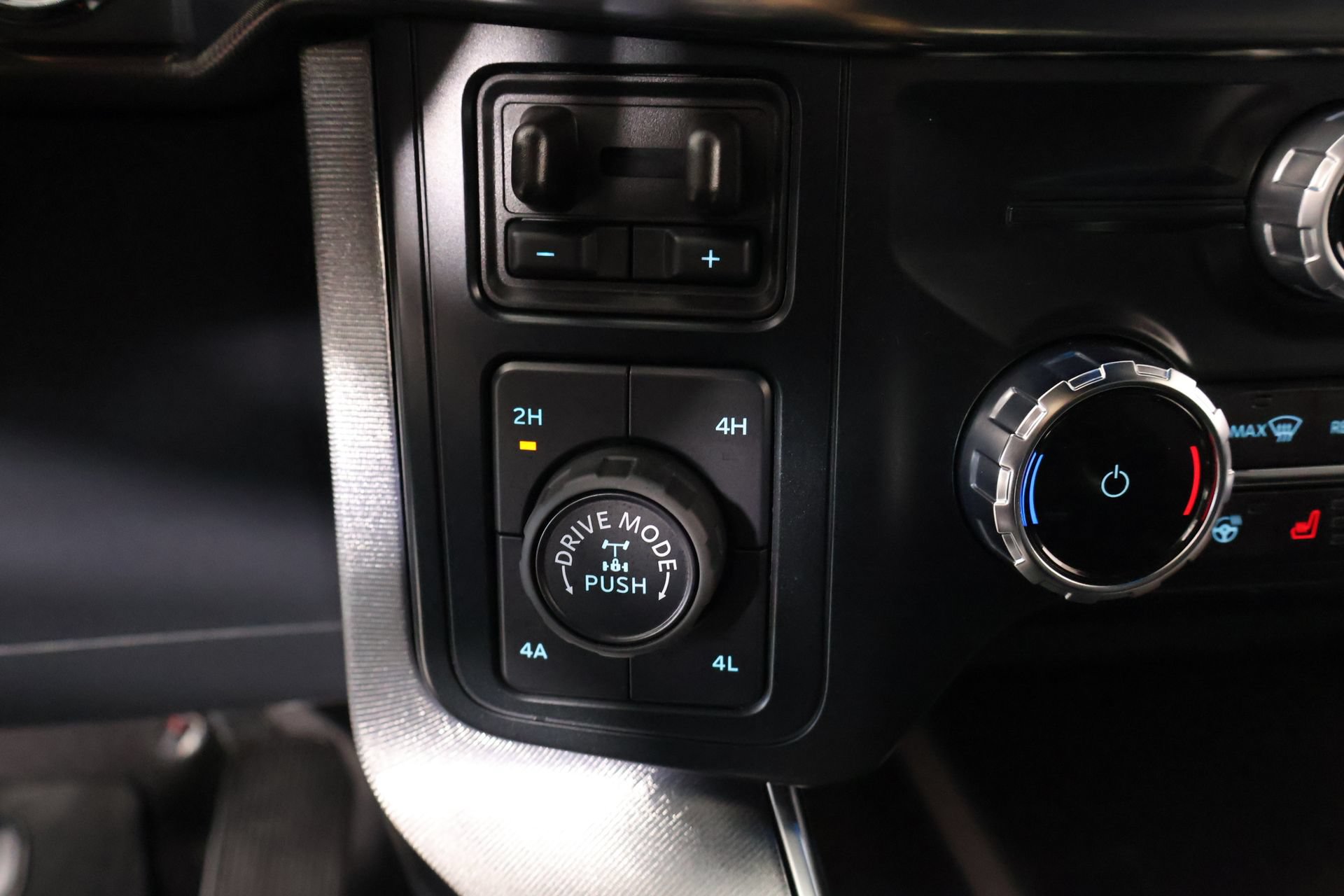 Certified 2025 Ford F150 Platinum w/ FX4 Off-Road Package AWD/4WD image 9