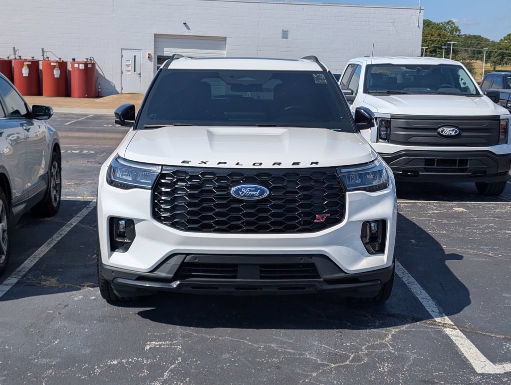 Certified 2025 Ford Explorer ST AWD/4WD image 5